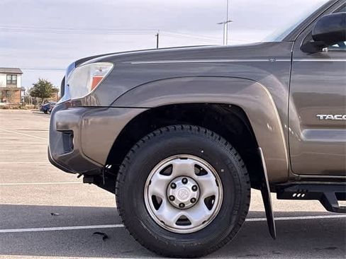 Used 2014 Toyota Tacoma PreRunner w/ SR5 Package image 14
