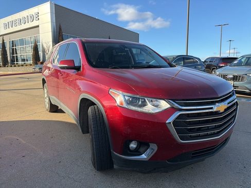 Used 2020 Chevrolet Traverse LT image 1