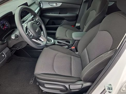 Used 2023 Kia Forte LXS w/ LXS Technology Package FWD image 11