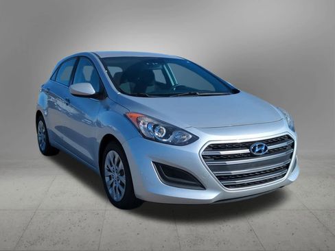 Used 2017 Hyundai Elantra GT image 8
