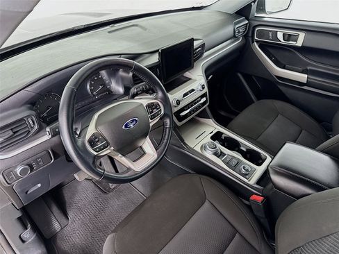 Used 2022 Ford Explorer XLT w/ Class IV Trailer Tow Package image 10