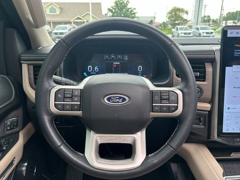 Used 2024 Ford Expedition Limited AWD/4WD image 15