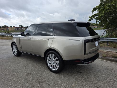 Certified 2023 Land Rover Range Rover SE image 2