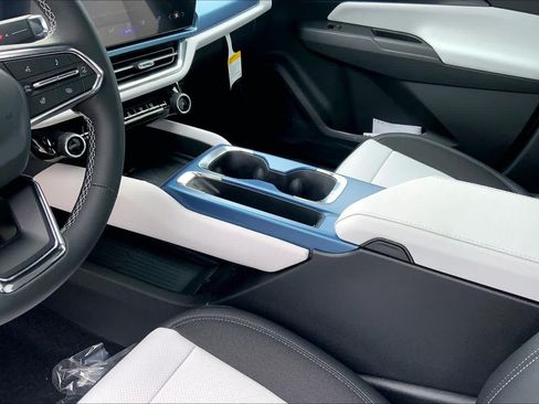 New 2026 Chevrolet Equinox EV LT FWD image 8