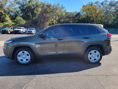 Used 2016 Jeep Cherokee Sport image 9