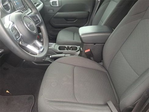 Used 2023 Jeep Gladiator Overland image 10
