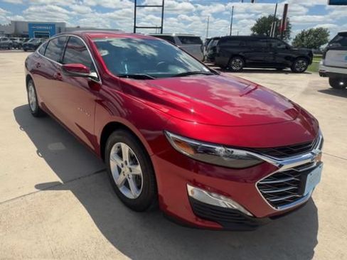 Used 2024 Chevrolet Malibu LT FWD image 2