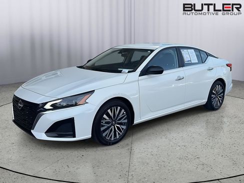 Used 2025 Nissan Altima 2.5 SV image 1