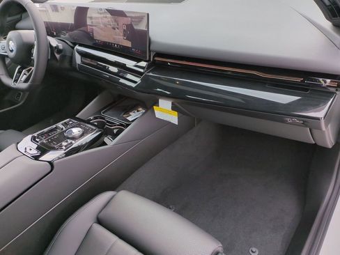 New 2026 BMW 530i xDrive w/ M Sport Package image 28