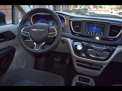 Used 2021 Chrysler Voyager LX FWD image 28