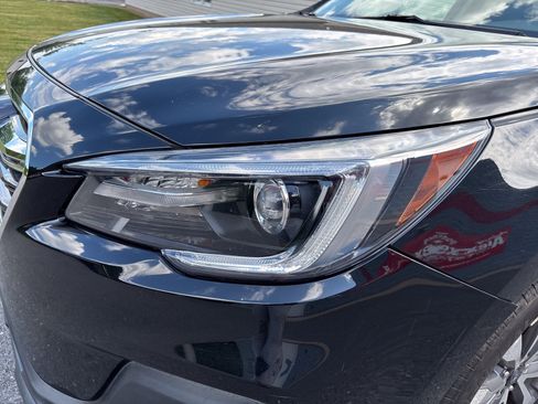 Used 2018 Subaru Outback 3.6R Touring AWD/4WD image 9