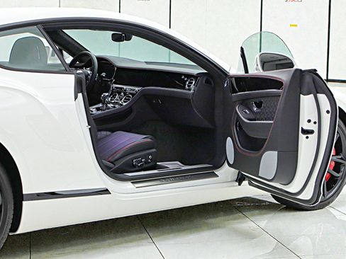 Certified 2021 Bentley Continental GT image 20