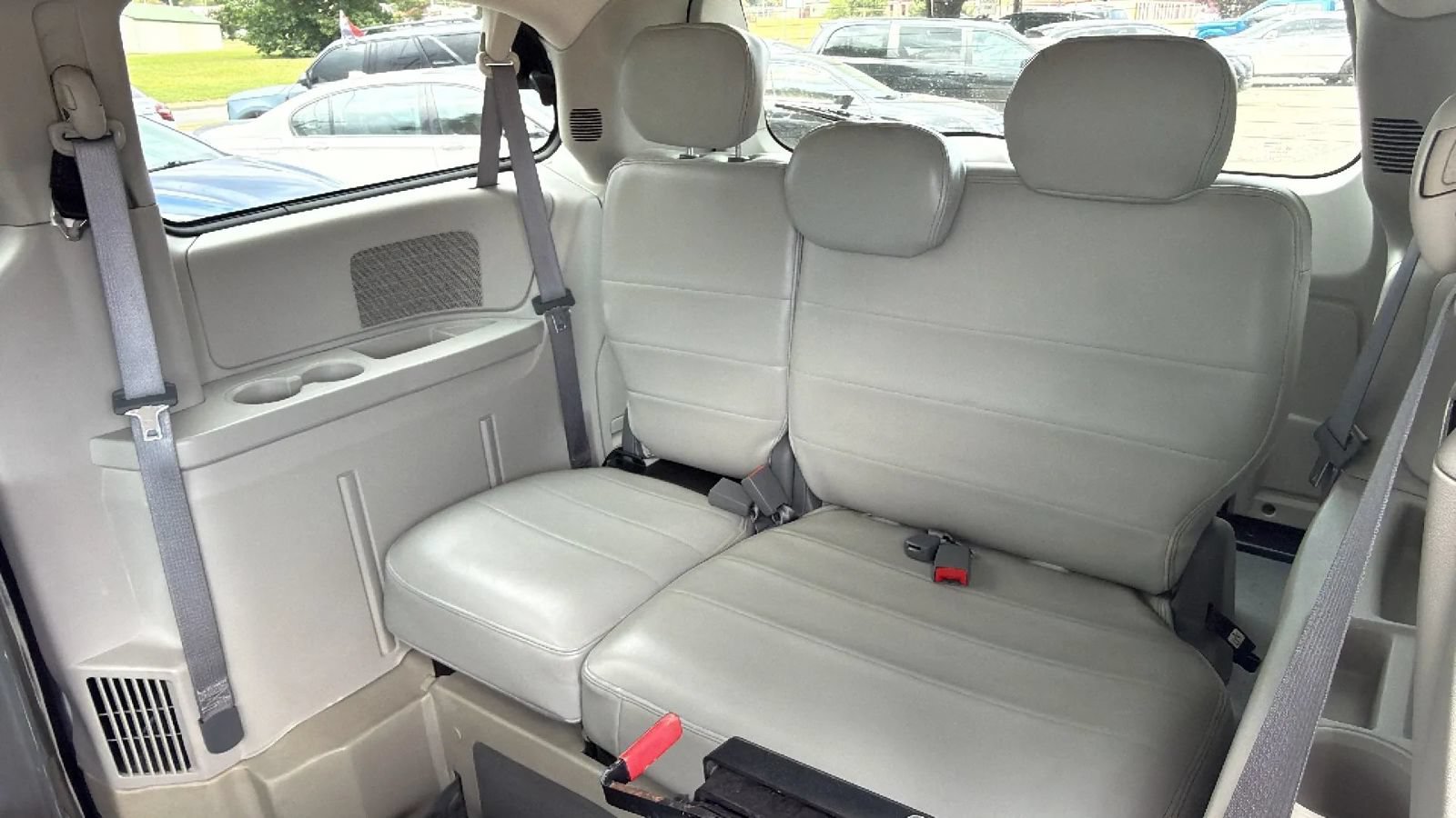 Used 2010 Dodge Grand Caravan SE w/ Climate Group FWD image 12