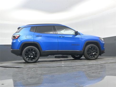 Used 2026 Jeep Compass Latitude image 42