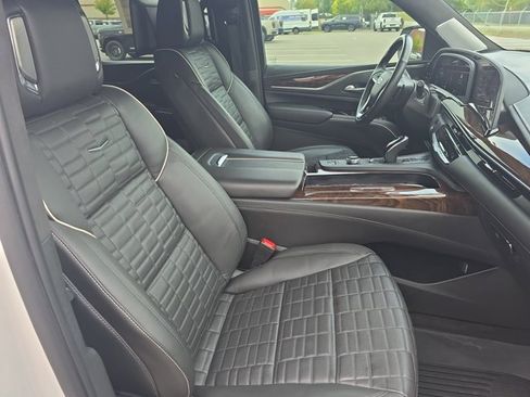 Certified 2023 Cadillac Escalade ESV Sport Platinum image 10
