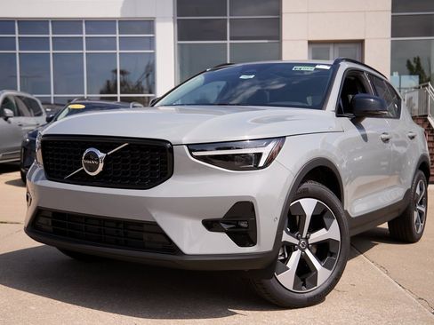 New 2026 Volvo XC40 B5 Plus w/ Protection Package Premier image 2