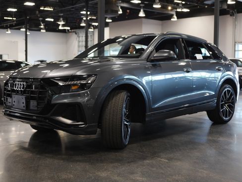Used 2023 Audi Q8 Premium Plus w/ Premium Plus Package AWD/4WD image 3