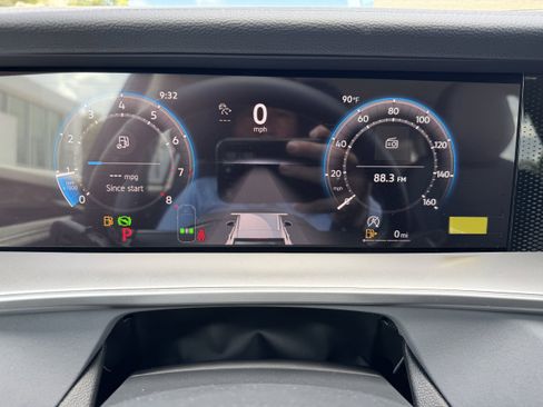 New 2025 Volkswagen Tiguan SE image 28