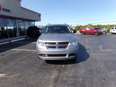 Used 2017 Dodge Journey SE w/ Flexible Seating Group image 3