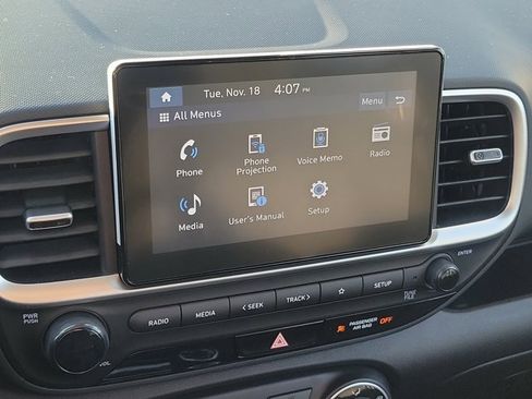 Certified 2025 Hyundai Venue SE image 20