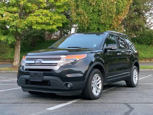 Used 2015 Ford Explorer XLT image 1