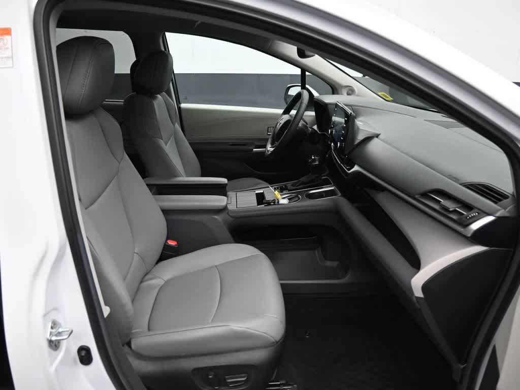Used 2024 Toyota Sienna XLE w/ XLE Plus Package AWD/4WD image 27