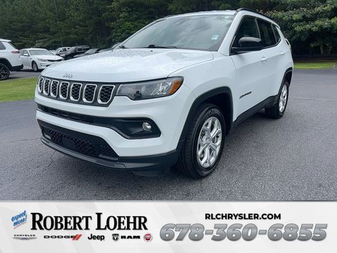 Used 2024 Jeep Compass Latitude AWD/4WD image 1