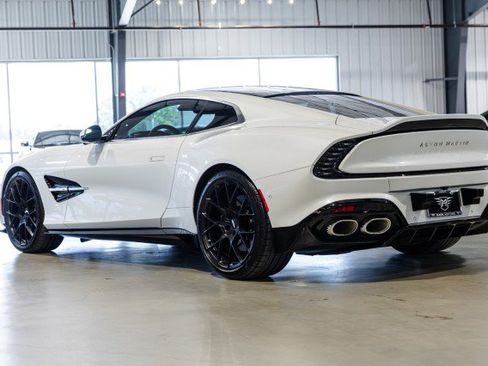 Used 2025 Aston Martin Vanquish RWD image 4
