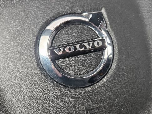 Certified 2023 Volvo XC40 B5 Ultimate w/ Climate Package image 28