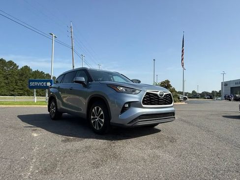 Used 2020 Toyota Highlander XLE FWD image 10