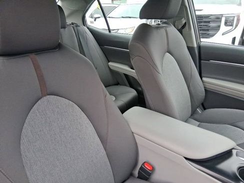 Used 2018 Toyota Camry L image 12