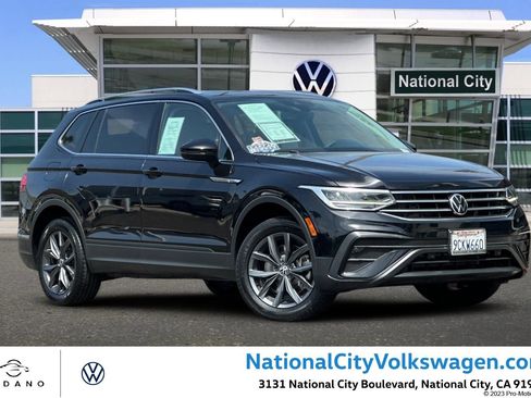 Used 2022 Volkswagen Tiguan SE FWD image 1