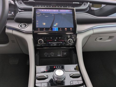 Used 2022 Jeep Grand Cherokee Overland w/ Adv Protech Group III image 12