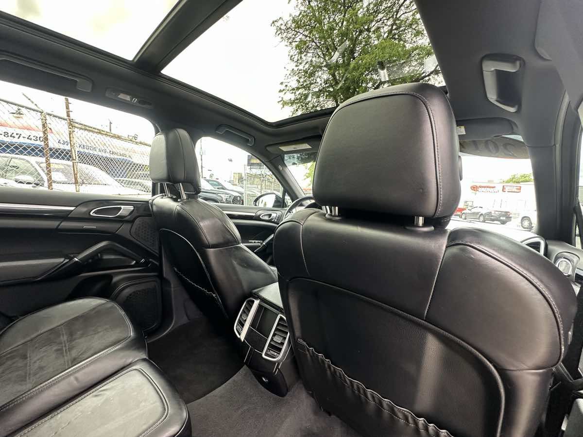 Used 2017 Porsche Cayenne AWD/4WD image 33