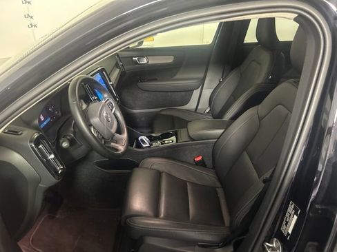 Used 2025 Volvo XC40 B5 Plus AWD/4WD image 13