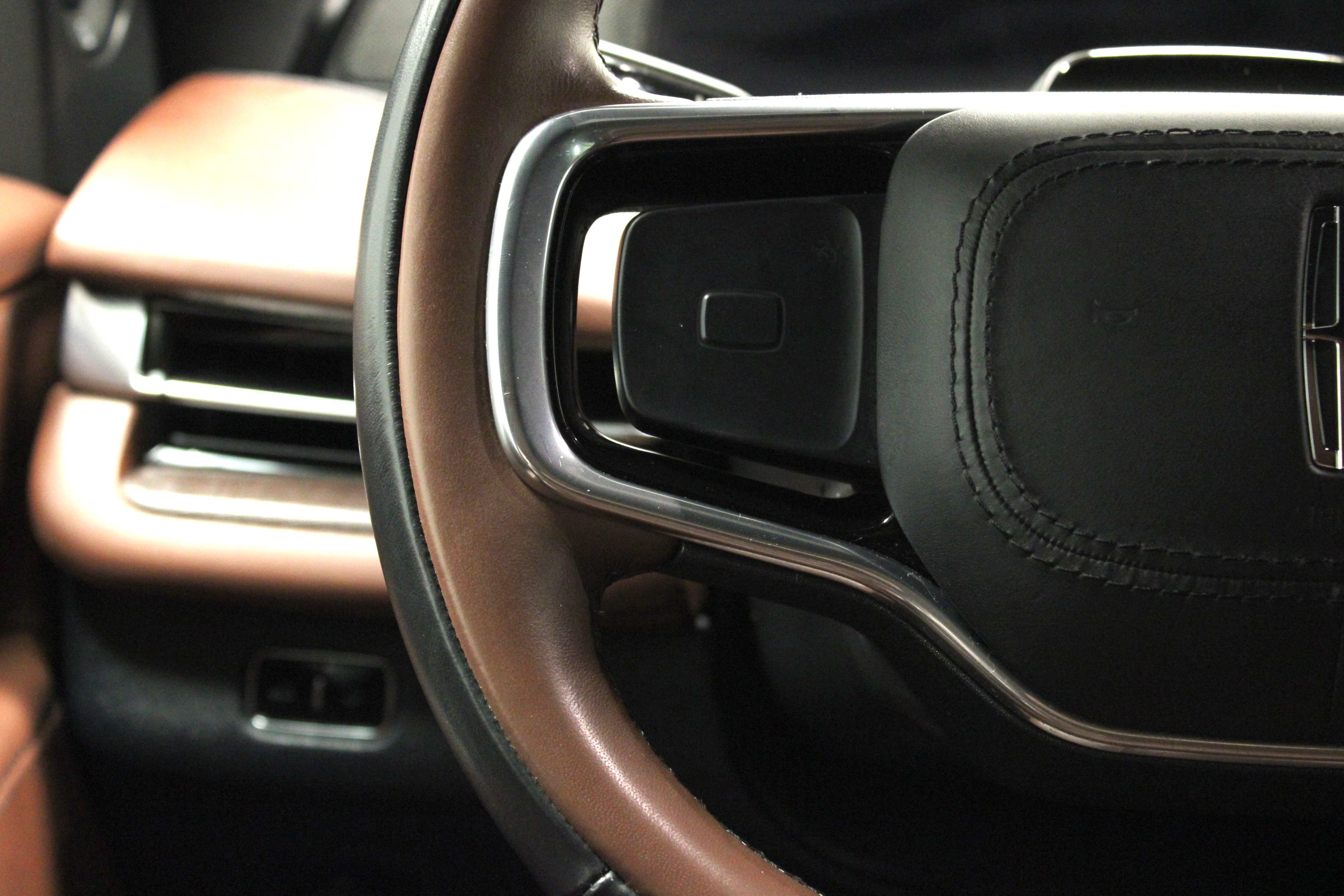 Used 2025 Lincoln Navigator Reserve AWD/4WD image 28