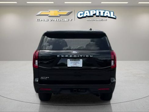 Used 2025 Ford Expedition Active AWD/4WD image 4