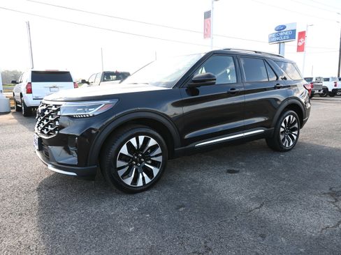 Used 2025 Ford Explorer Platinum w/ LUX Leather Package image 7