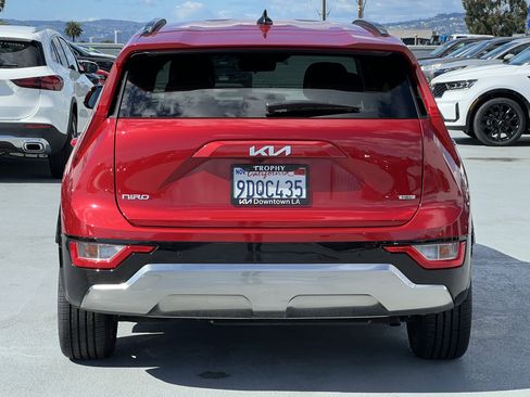 Certified 2023 Kia Niro EX Touring image 7