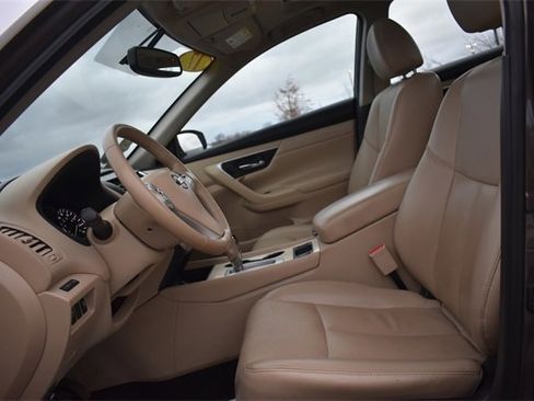 Used 2017 Nissan Altima 2.5 SL w/ Moonroof Package image 22