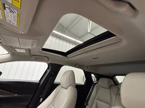 Used 2020 MAZDA CX-30 Premium image 33