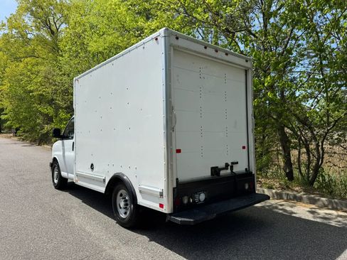 Used 2017 Chevrolet Express 3500 RWD image 7