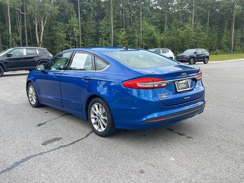 Used 2017 Ford Fusion SE w/ Fusion SE Technology Package FWD image 5