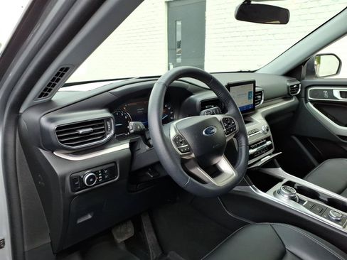 Used 2024 Ford Explorer XLT w/ Equipment Group 202A AWD/4WD image 6