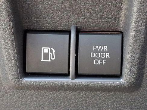 Used 2024 Toyota Sienna LE FWD image 26