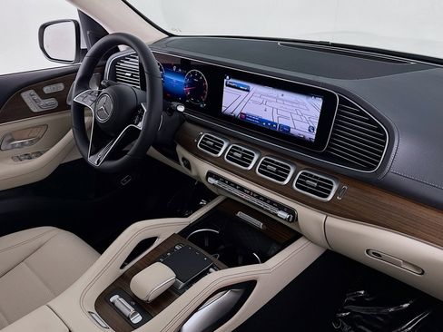 New 2026 Mercedes-Benz GLS 450 4MATIC image 16