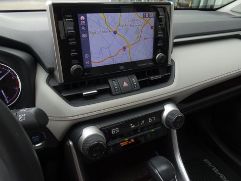 Used 2020 Toyota RAV4 Limited w/ All Weather Liner Package AWD/4WD image 19
