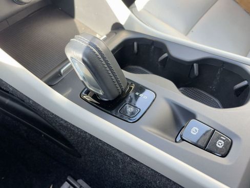 Certified 2021 Volvo XC40 T5 Momentum w/ Climate Package image 23