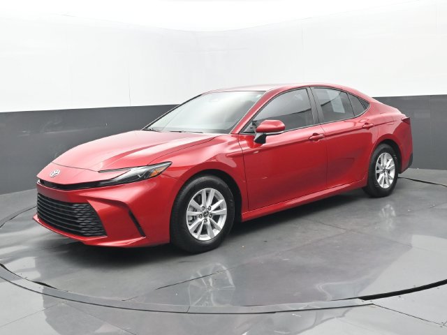 Used 2025 Toyota Camry LE FWD image 31