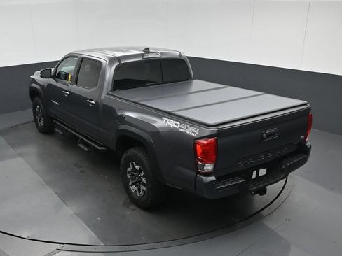 Used 2017 Toyota Tacoma TRD Off-Road w/ Premium & Technology Package AWD/4WD image 61